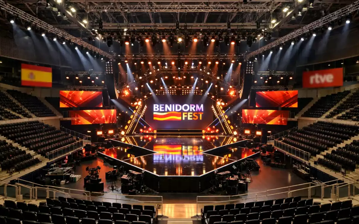 Interior del Palau d'Esports l'Illa de Benidorm durante el festival